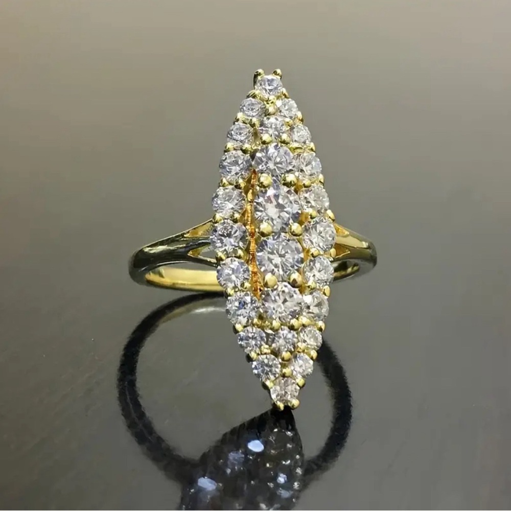 🆕⭐️Beautiful 14k Gold plated Oval shaped Ring. Dimensions included in photos.